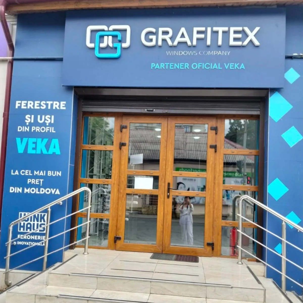 Showroom Grafitex Chișinău — fațadă și intrare