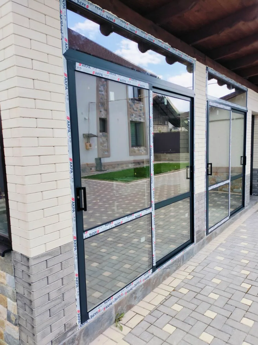 Ușă din aluminiu pentru casă, montaj Grafitex în Moldova